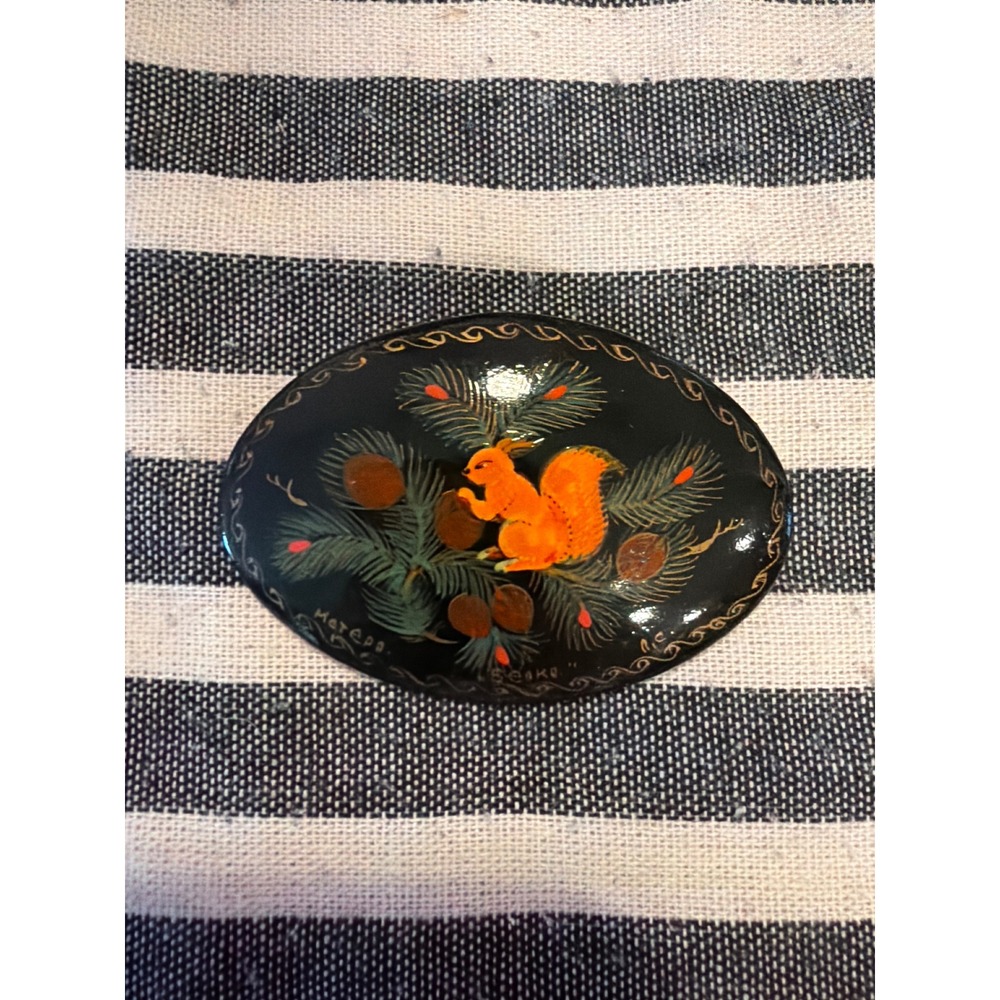 Mstera Russian Lacquer Brooch Hand Painted Squirrel Pinecone Folk Art Signed 2in